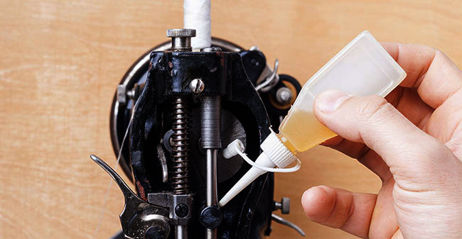 Comment huiler et lubrifier sa machine à coudre